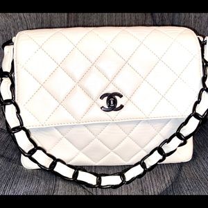 Chanel vintage white lambskin flap bag 100% auth!